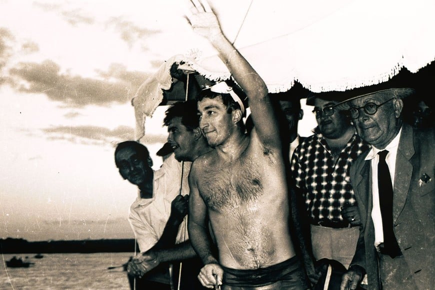 Larriera el día que ganó por segunda vez la maratón Santa Fe – Coronda  en 1962. Crédito: Archivo El Litoral
