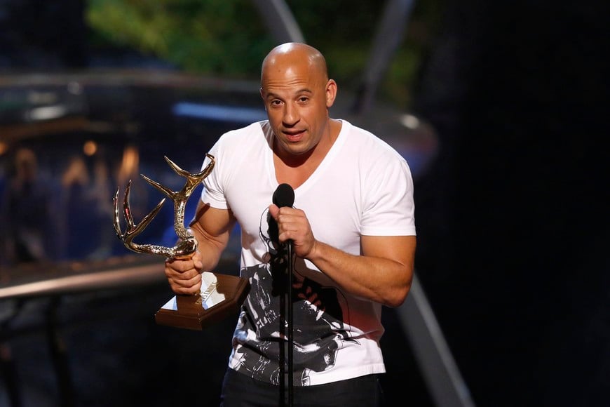 Actor Vin Diesel accepts the Troops Choice award at the seventh annual Spike TV's "Guys Choice" awards in Culver City, California June 8, 2013.  REUTERS/Mario Anzuoni  (UNITED STATES - Tags: ENTERTAINMENT) eeuu california Vin Diesel entrega de premios Spike TVs Guys Choice actor