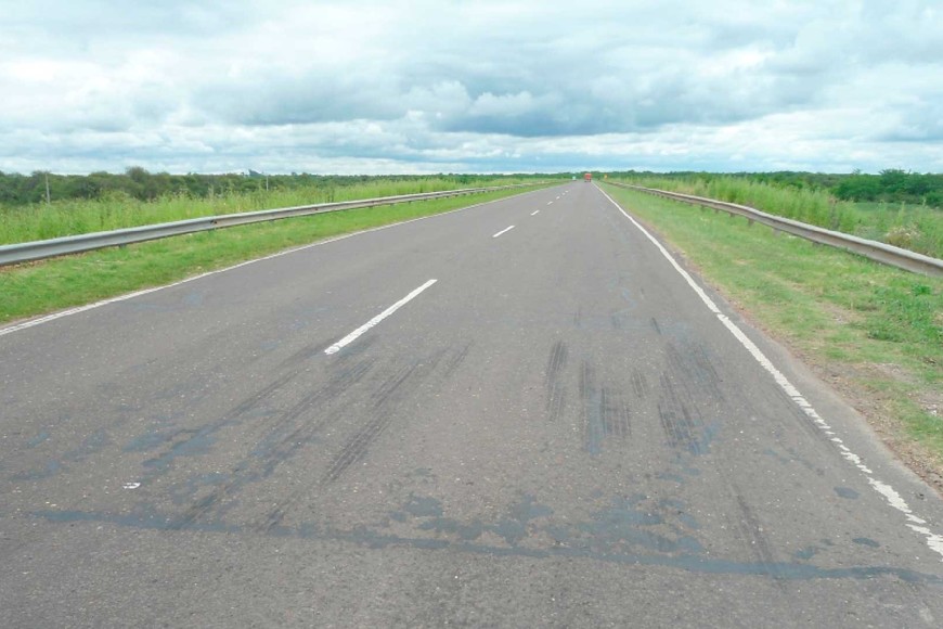 En los tramos con ondulaciones e imperfecciones, recomiendan disminuir la velocidad.