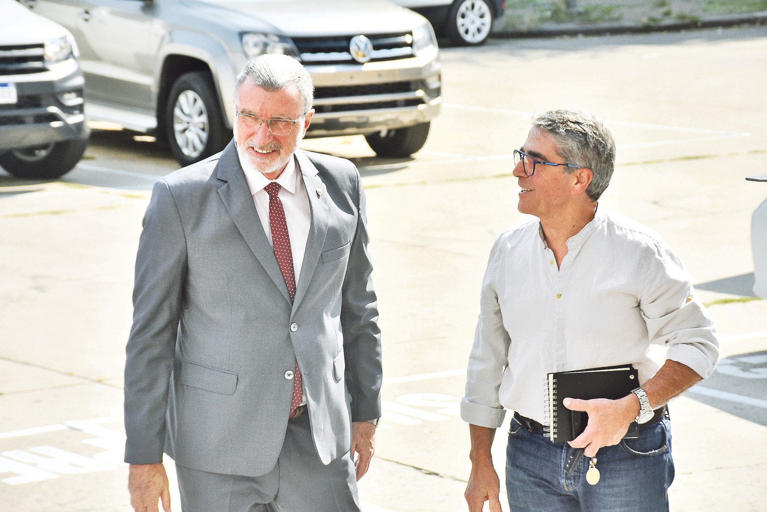 Última aparición pública del Ministro de Seguridad. Rubén Rimoldi asistió a la Legislatura para dar cuenta de la ejecución del presupuesto. Al otro día fue desplazado. Es el cuarto funcionario en la actual gestión que pasa por la caliente silla de la cartera de seguridad.