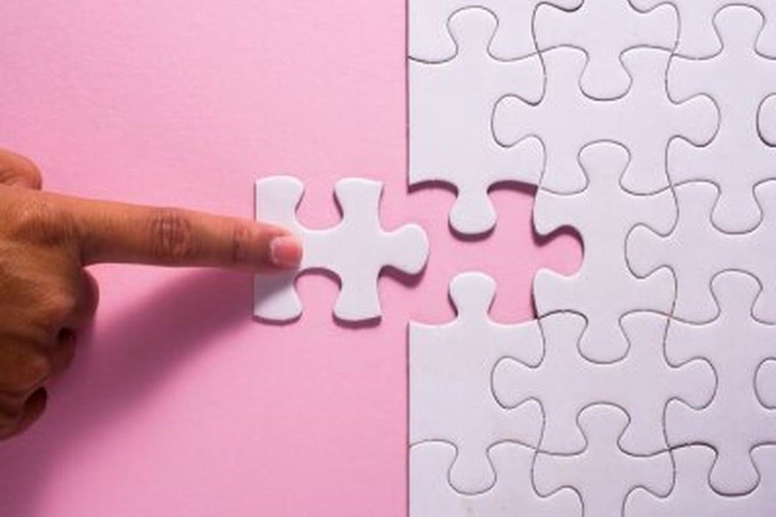 Colocar la última ficha de un rompecabezas significa, muchas veces, dejar en el pasado algún momento de la vida que terminó para poder avanzar. Ahora que culmina el 2023 es un buen momento para poner en práctica el mensaje. Foto: Archivo.