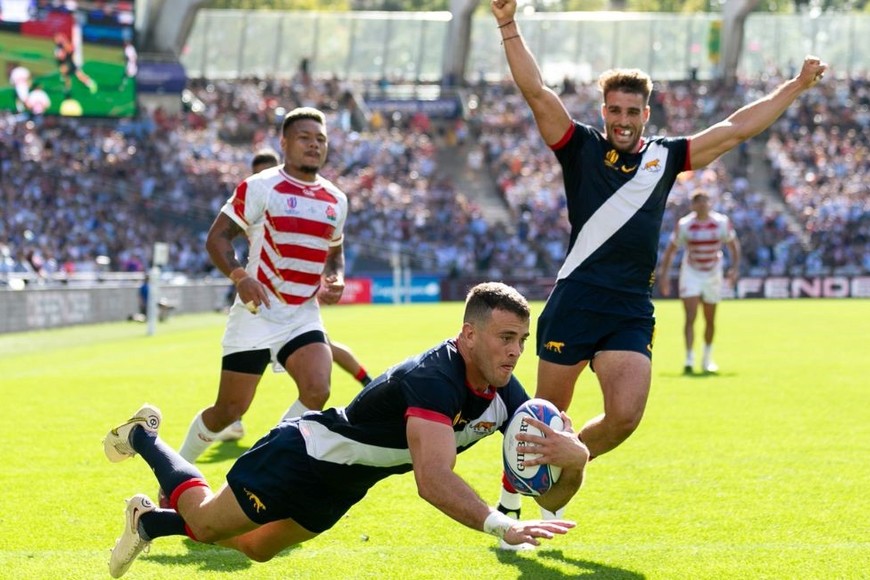 El rosarino Emiliano Boffelli anota su try ante Japón. Fue la victoria que le dio a Los Pumas el pase a cuartos de final. Crédito: Prensa UAR.