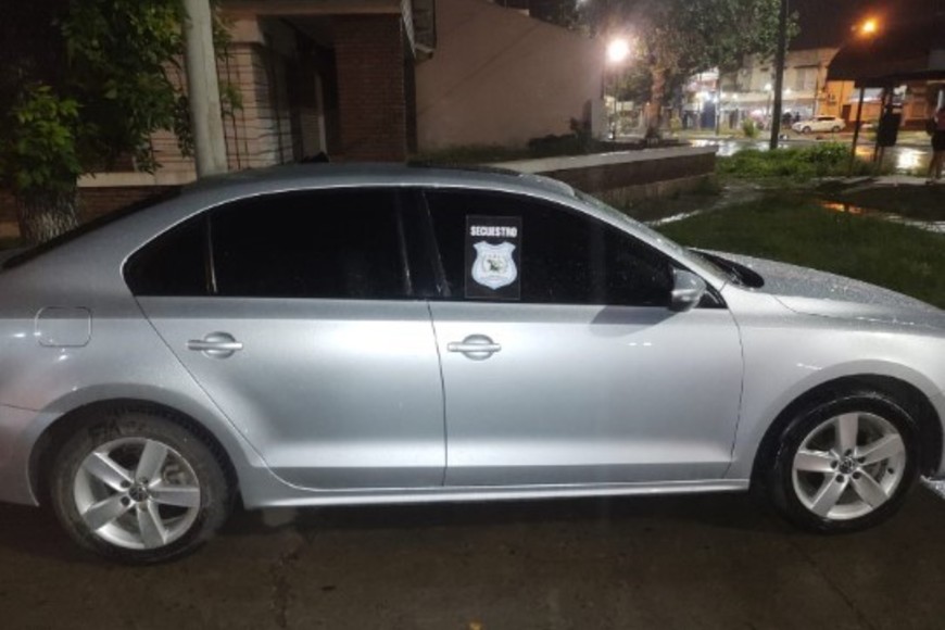 Este sujeto circulaba en su automóvil VW Vento de color gris.