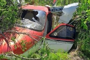 La aeronave cayó en un campo.