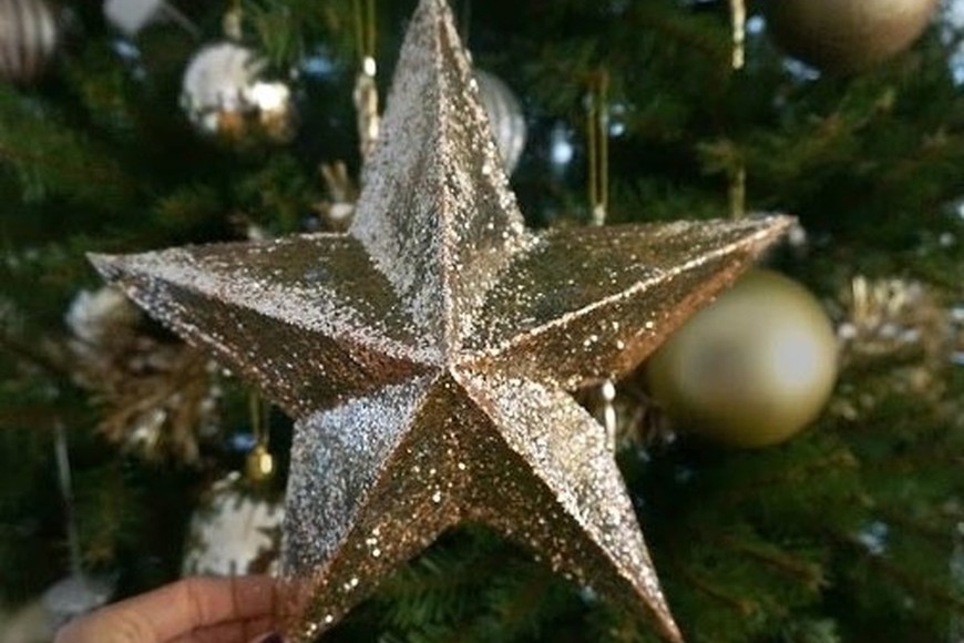 La Estrella. Es otro de los elementos característicos de las fiestas navideñas. Es el adorno especial para coronar el arbolito navideño.