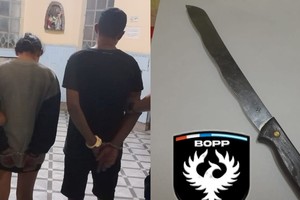 Los dos jóvenes, al igual que el arma blanca incautada, fueron trasladados hasta la Comisaría 2a.