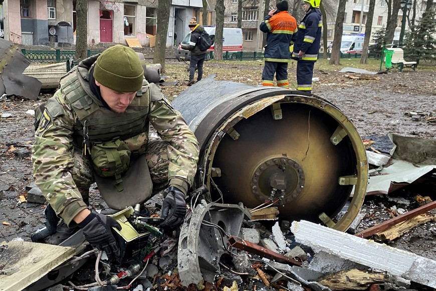 A bomb squad member works next to a part of a Russian missile at the site where residential buildings were heavily damaged during a Russian missile attack, amid Russia's attack on Ukraine, in central Kharkiv, Ukraine January 2, 2024. REUTERS/Vitalii Hnidyi