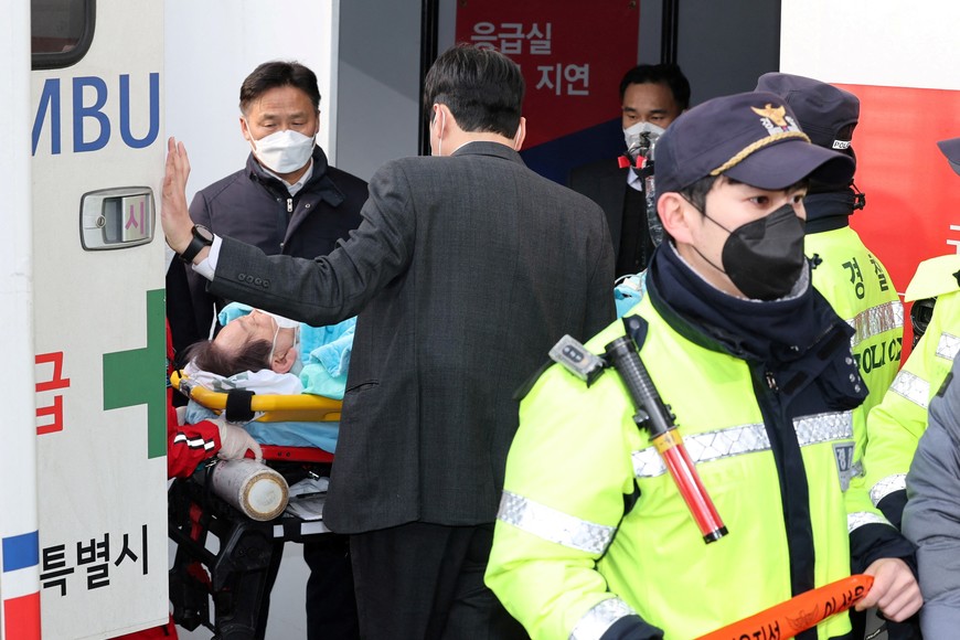 South Korea's opposition Democratic Party leader Lee Jae-myung arrives on a stretcher at Seoul National University hospital after being stabbed in the neck by an unidentified man during his visit to Busan, in Seoul, South Korea, January 2, 2024.  Yonhap/via REUTERS       ATTENTION EDITORS - THIS IMAGE HAS BEEN SUPPLIED BY A THIRD PARTY. NO RESALES. NO ARCHIVES. SOUTH KOREA OUT. NO COMMERCIAL OR EDITORIAL SALES IN SOUTH KOREA.
