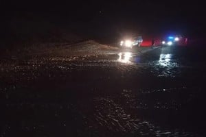 La Policía de San Juan se ubicó sobre el camino para controlar el tránsito y salvaguardar a quienes circulaban por el lugar.