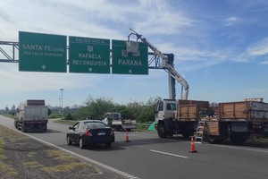 Uno de los puntos a donde los trabajadores colocaban la nueva cartelería.
