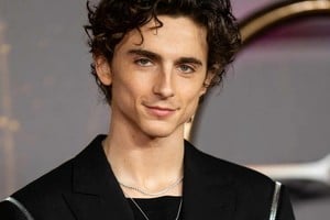 El actor de Willy Wonka superó a Henry Cavill,  en la lista de los rostros más bellos.