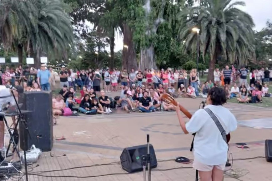 El sábado 30 de diciembre se gestó en la plaza San Martín la movida inicial de los hombres y mujeres de la cultura.