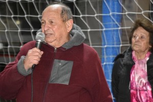 Juan y Liria Salemi. Integrantes de la historia de un club que no para de crecer. Hace un par de meses se inauguró el complejo de F5 y ahí estuvieron estos dos los grandes dirigentes del Lagunero. Crédito: Manuel Fabatía.