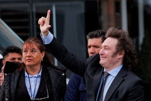 Argentina's President Javier Milei gestures to supporters outside the hotel where he will stay before traveling to Antartica, in Rio Gallegos, Santa Cruz, Argentina January 5, 2024. REUTERS/Horacio Cordoba NO RESALES. NO ARCHIVES