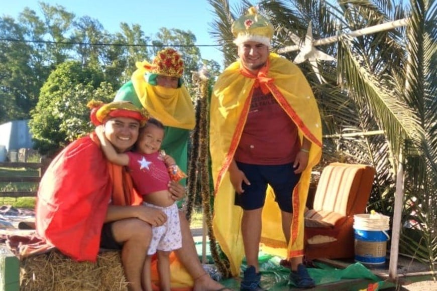 Los niños dispuestos y sonrientes para las fotos. Crédito: Comuna de Larrechea