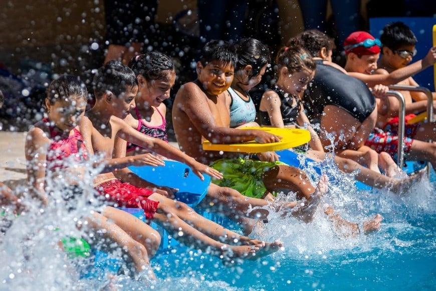 Las actividades se desarrollarán durante enero. Comienzan este lunes 8 en la colonia Municipal del camping de Canillitas, el miércoles 10 en el Club Funes y el viernes 26 en la colonia profesional Country Club de la mencionada localidad.