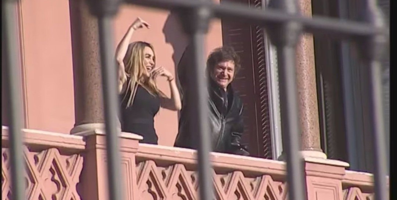 Fátima Flórez visitó a Javier Milei en la Casa Rosada y juntos saludaron desde el balcón