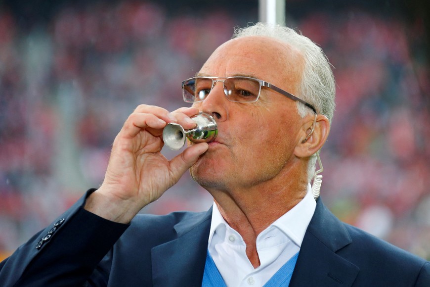 FILE PHOTO: Former German international and Bayern Munich soccer player Franz Beckenbauer drinks schnaps before the German first division Bundesliga soccer match between Bayern Munich and Augsburg in Munich, May 11, 2013. REUTERS/Kai Pfaffenbach/File Photo