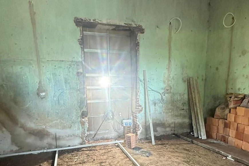 “Las obras de remodelación y ampliación en el Centro de Atención Primaria de la Salud (CAPS) Barrio Norte, están destinadas a elevar la calidad de atención y optimizar la calidad laboral para el personal que desempeña sus funciones en el centro de salud. Además la idea en la parte del terreno del ferrocarril, es sumar un espacio cultural y de esparcimiento para que lo pueda disfrutar la gente del barrio”, anticipó Martínez.