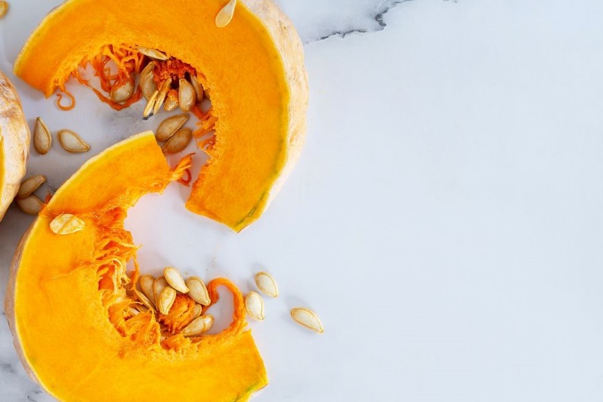 Las semillas de calabaza pueden consumirse enteras o trituradas.
