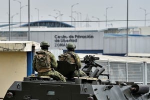 Soldiers arrive atop an armored vehicle to the Zonal 8 prison after Ecuador's President Daniel Noboa declared a 60-day state of emergency following the disappearance of Adolfo Macias, leader of the Los Choneros criminal gang, from the prison where he was serving a 34-year sentence, in Guayaquil, Ecuador, January 9, 2024. REUTERS/Vicente Gaibor del Pino