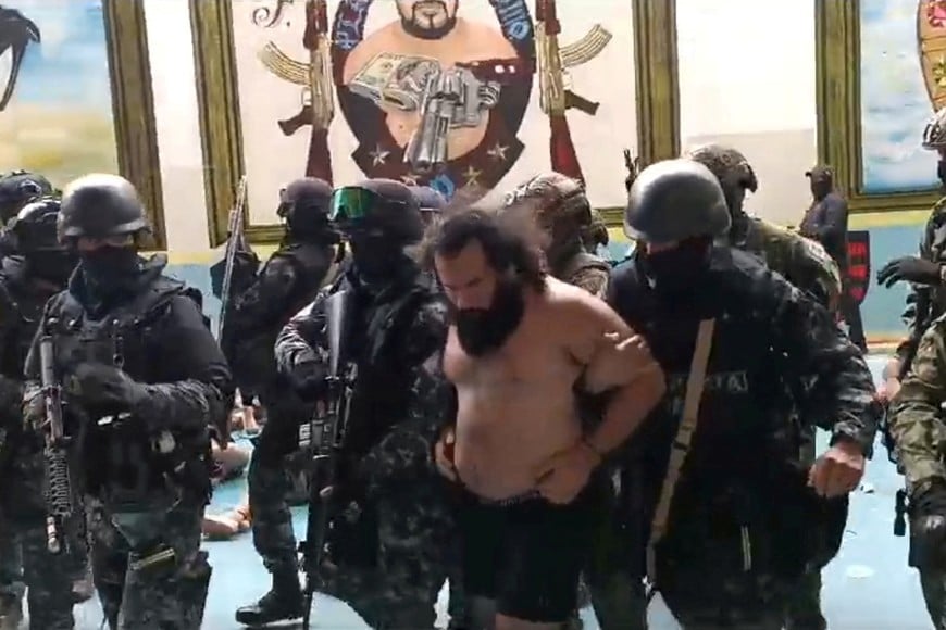Armed forces transfer the criminal leader Jose Adolfo Macias Villamar, known as "Fito" after he was secured during a raid at the Zonal prison number 8, in Guayaquil, Ecuador in this screen grab from a handout video released on August 12, 2023. Joint Command of the Armed Forces of Ecuador/Handout via REUTERS THIS IMAGE HAS BEEN SUPPLIED BY A THIRD PARTY. MANDATORY CREDIT. NO RESALES. NO ARCHIVES.     TPX IMAGES OF THE DAY