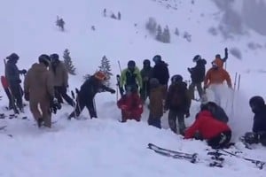 Una avalancha de nieve dejó un muerto y tres heridos