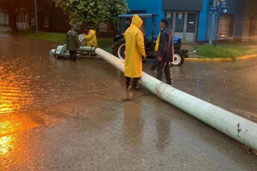 A pocos días de iniciada la gestión, un temporal anegó calles en la localidad. Fue una situación que se tuvo que enfrentar con recursos escasos.