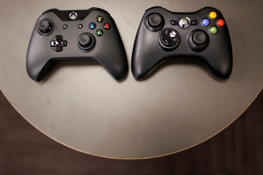 FILE PHOTO: The new Xbox One controller (R), next to the previous controller during a press event unveiling Microsoft's new Xbox One in Redmond, Washington May 21, 2013.  REUTERS/Nick Adams/File Photo