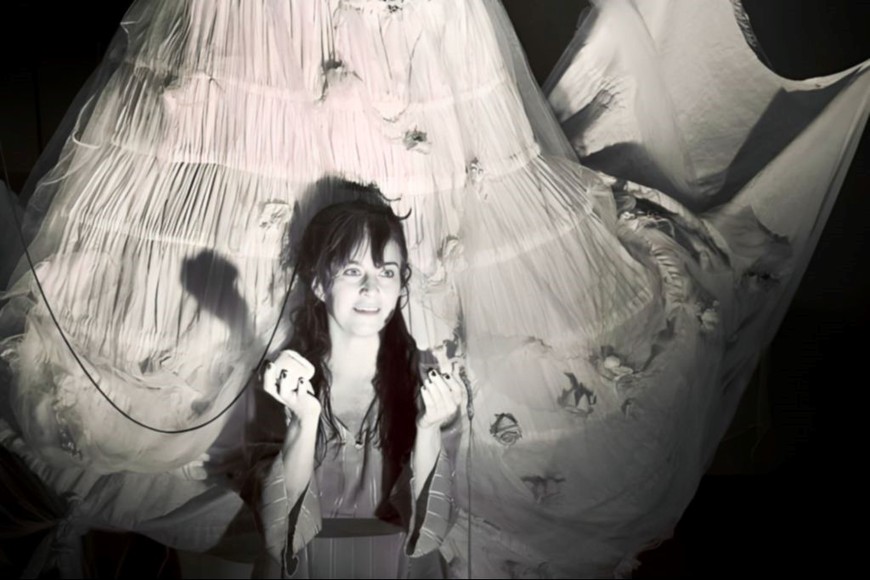 "Gordas", unipersonal interpretado por Natalia Marcet sobre su experiencia sobre la bulimia y la anorexia, con dramaturgia y dirección de Ana Woolf