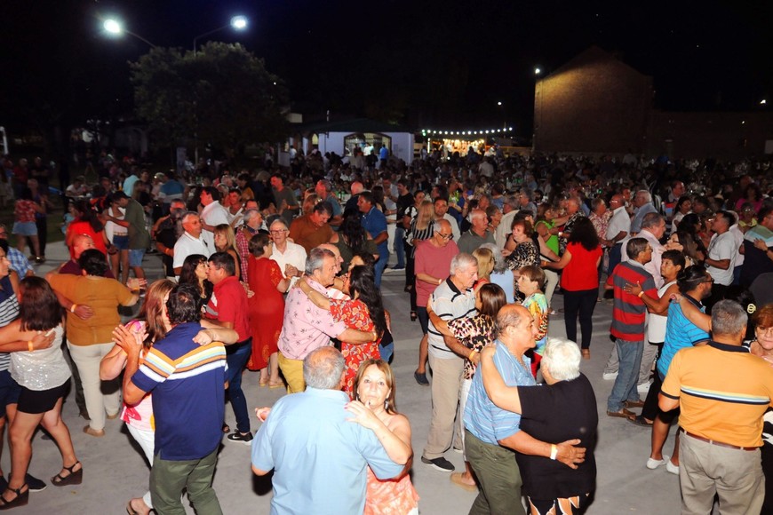 El baile no faltó y es un clásico que las parejas disfruten toda la noche.