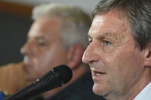 Fuego cruzado. Víctor Francisco Godano, actual titular sabalero que el jueves dará a una conferencia de prensa junto a su tesorero para dar a conocer "cómo recibieron el club". Crédito: Pablo Aguirre.