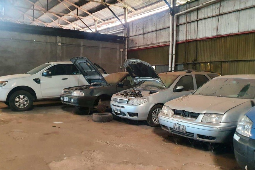 A la espera de repuestos. Así se encuentran varios de los autos en los talleres oficiales.