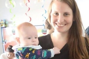 La maestra de jardín de infantes Shiri Bibas con su bebé Kfir, antes de ser secuestrados por Hamás.