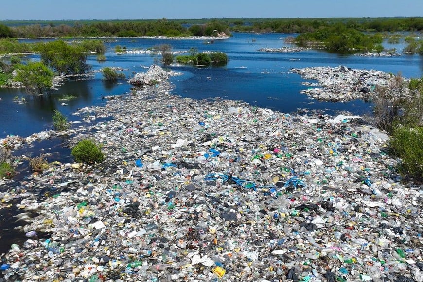 “El objetivo de la iniciativa es mitigar la generación de nuevos residuos en la zona afectada”, remarcaron desde el gobierno Provincial. Foto: Fernando Nicola