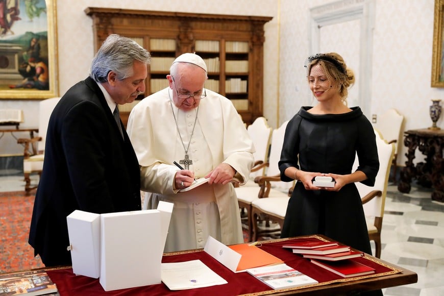 Pope Francis signs the Christus Vivit book during a private audience with Argentina's President Alberto Fernandez and his partner Fabiola Yanez at the Vatican, January 31, 2020. REUTERS/Remo Casilli/Pool