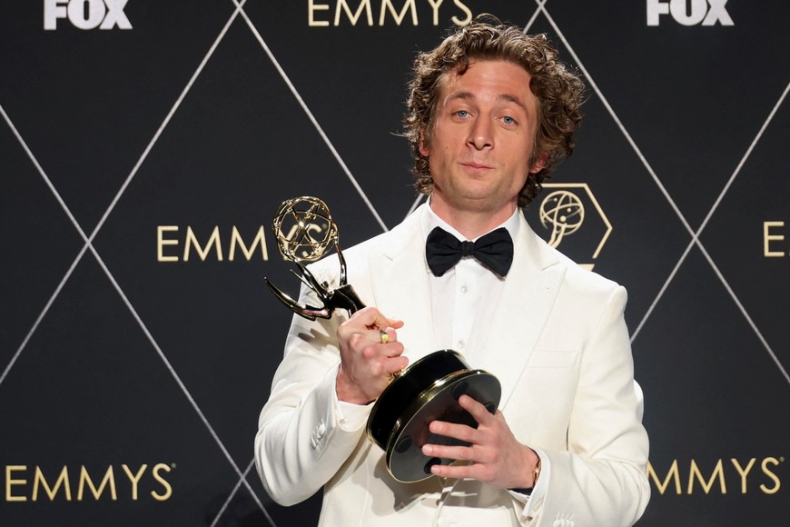 Jeremy Allen White poses with the Lead Actor in a Comedy Series award for "The Bear"at the 75th Primetime Emmy Awards in Los Angeles, California, U.S., January 15, 2024. REUTERS/Aude Guerrucci