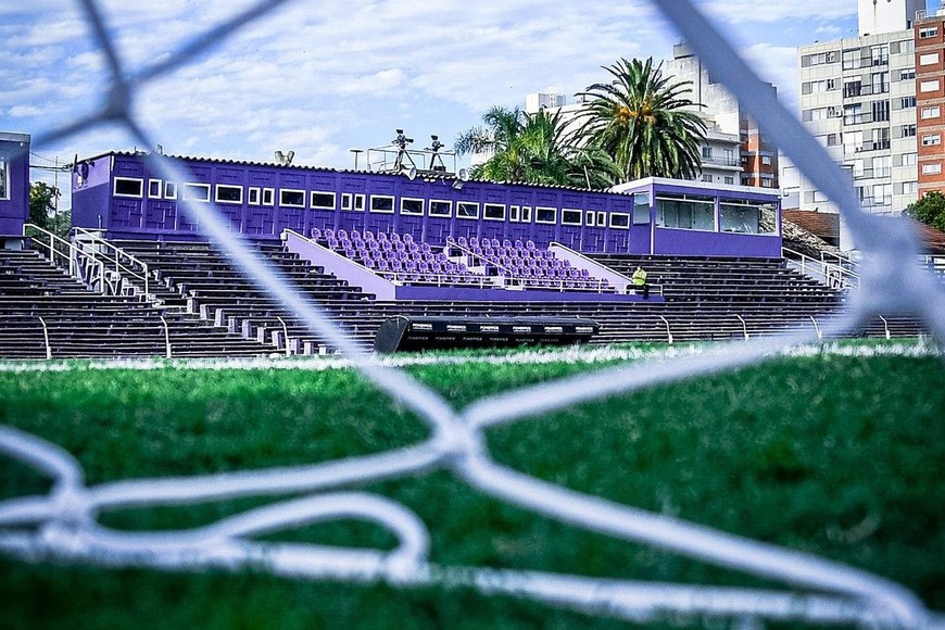 El amistoso se disputa desde las 20 en el estadio Luis Franzini de la capital uruguaya.  Crédito: Prensa Defensor Sporting