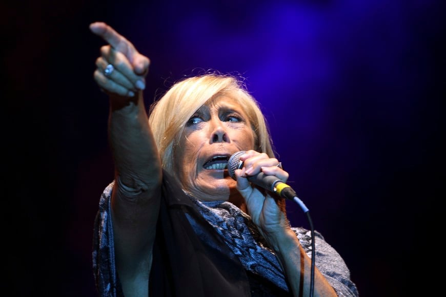 Argentinean singer Amelita Baltar performs during the closing ceremony of the XIII Ibero-American Theater Festival in Bogota April 8, 2012. REUTERS/Fredy Builes (COLOMBIA - Tags: ENTERTAINMENT) bogota colombia Amelita Baltar Festival Iberoamericano de Teatro de Bogota musica musico musicos cantante recital show concierto