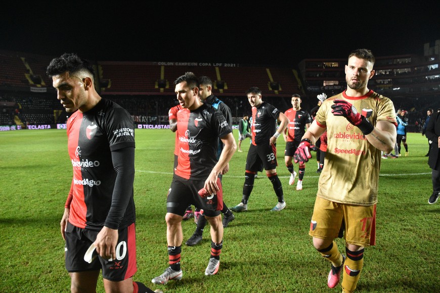 El defensor Rafael Delgado y el arquero Ignacio Chicco, fueron presentados como nuevos jugadores de Belgrano de Córdoba. Crédito: Manuel Fabatia