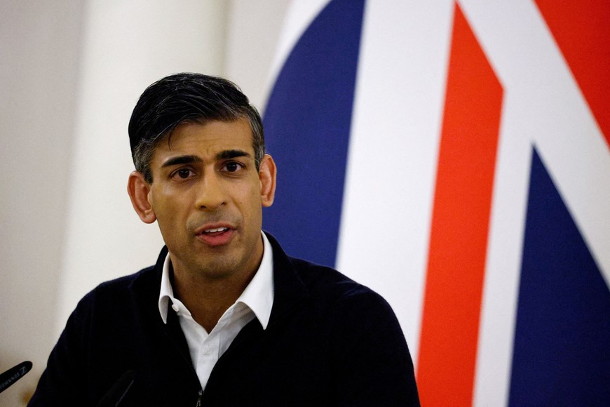 FILE PHOTO: British Prime Minister Rishi Sunak attends a security accord signing ceremony, during a visit to Presidential Palace, in Kyiv, Ukraine, January 12, 2024. REUTERS/Thomas Peter/File Photo