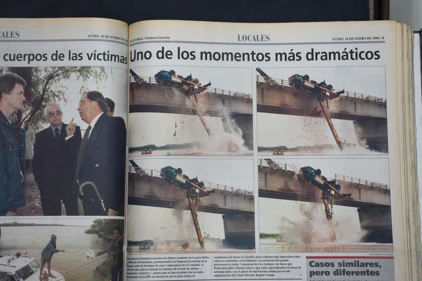 El lunes 18, el fotógrafo de El Litoral, Guillermo Di Salvatore, fue testigo del momento en que la grúa que sinchaba el micro cayó al agua. Crédito: Pablo Aguirre