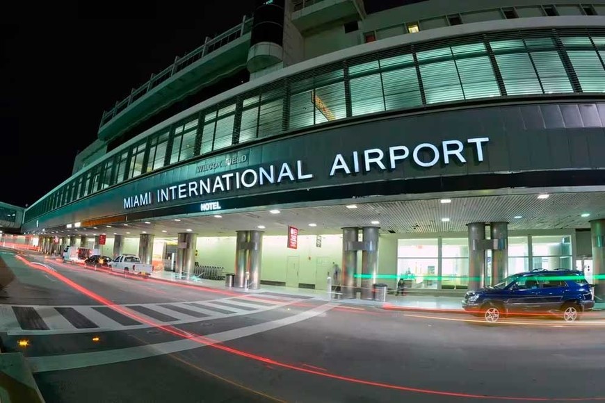 El avión siniestrado volvió de urgencia al aeropuerto de Miami.