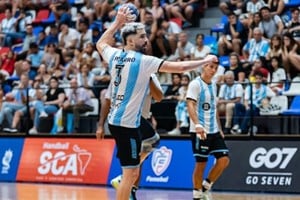 Los Gladiadores hicieron valer la diferencia de categoría con Paraguay en la Casa del Handball Argentino con un juego sólido, sencillo y directo.