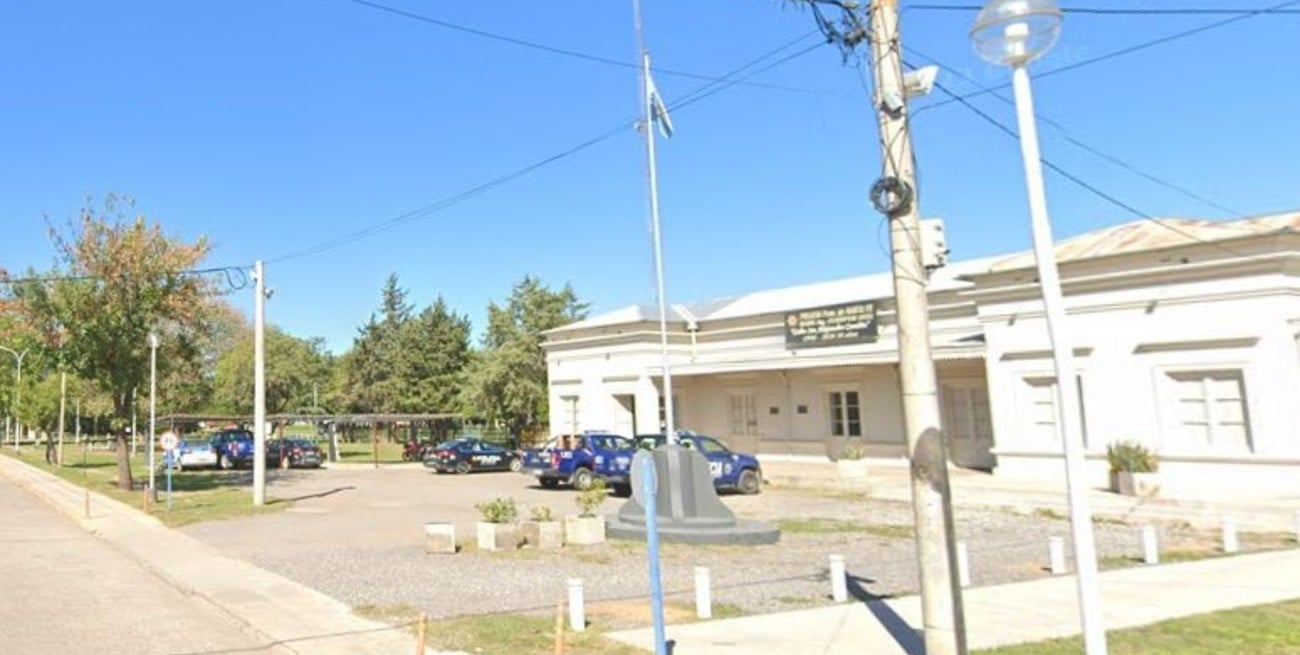 El hecho se consumó en Moreno y Alvear, detrás del predio del ferrocarril, donde se encuentra la base del Comando Radioeléctrico. Crédito: Captura Google Street View