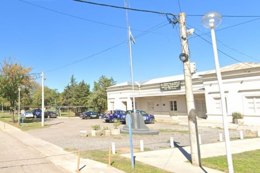 El hecho se consumó en Moreno y Alvear, detrás del predio del ferrocarril, donde se encuentra la base del Comando Radioeléctrico. Crédito: Captura Google Street View