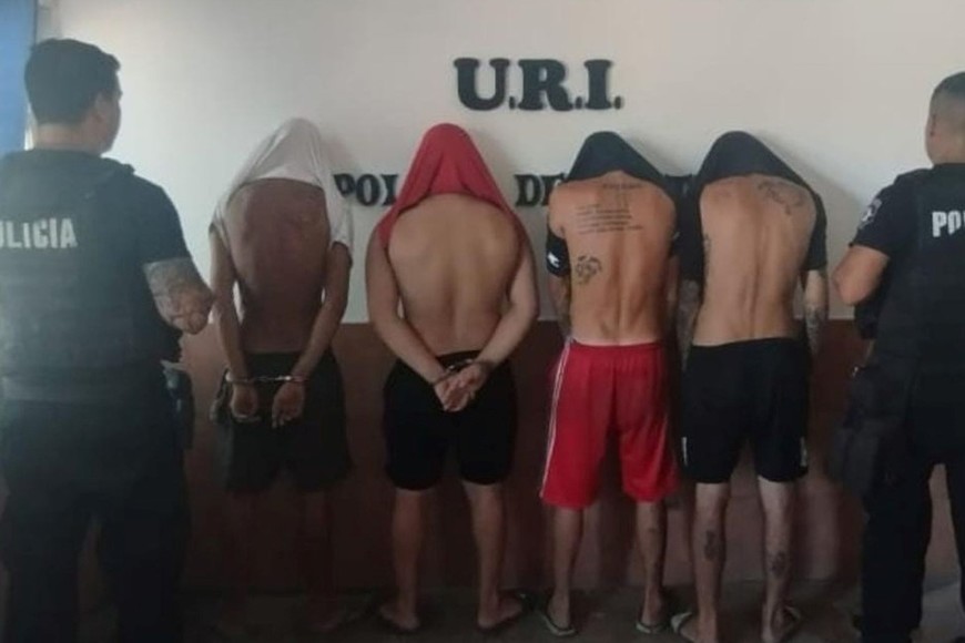Los detenidos son cuatro hombres y a una mujer. Crédito: Prensa URI.