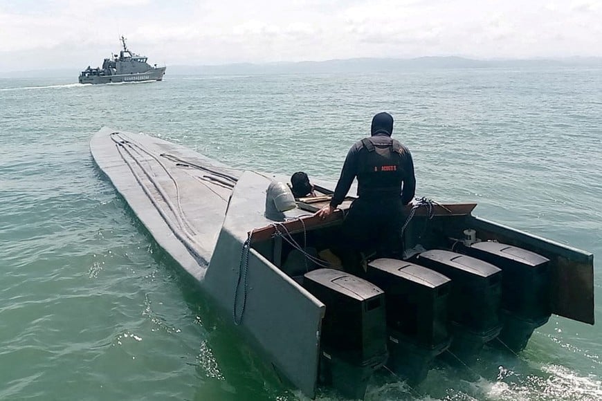 Ecuadorian Armed Forces seize a semi-submersible with approximately 3.2 tons of drugs 32 nautical miles off the coast of Esmeraldas in Ecuador, January 20, 2024. Armed Forces of Ecuador/Handout via REUTERS THIS IMAGE HAS BEEN SUPPLIED BY A THIRD PARTY. NO RESALES. NO ARCHIVES