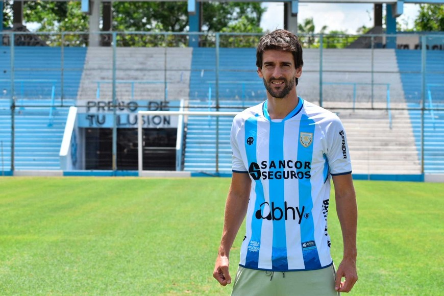 Albertengo por el "Taca". Atlético Rafaela, que se queda sin los goles de Claudio Bieler (se fue para Agropecuario), pudo concretar la vuelta de Lucas Albertengo.