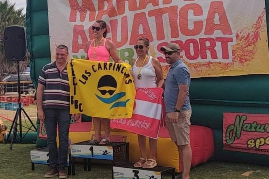 El podio femenino general en Miramar de Ansenuza. Créditos: Facebook Club de Gálvez.